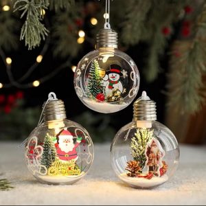 Kit 4 Bolas de Natal Iluminadas com LED Luz Quente CASAMILU | Bolas Transparentes 8 cm x 11 cm com Cenários 3D Enfeite para Árvore de Natal, Guirlanda, Mesa, Porta e para Presente